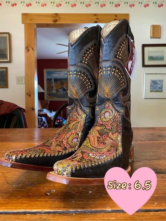 Silver Star Boots Other - Black Paisley Men’s Embroidered Western Boots - Size 6.5